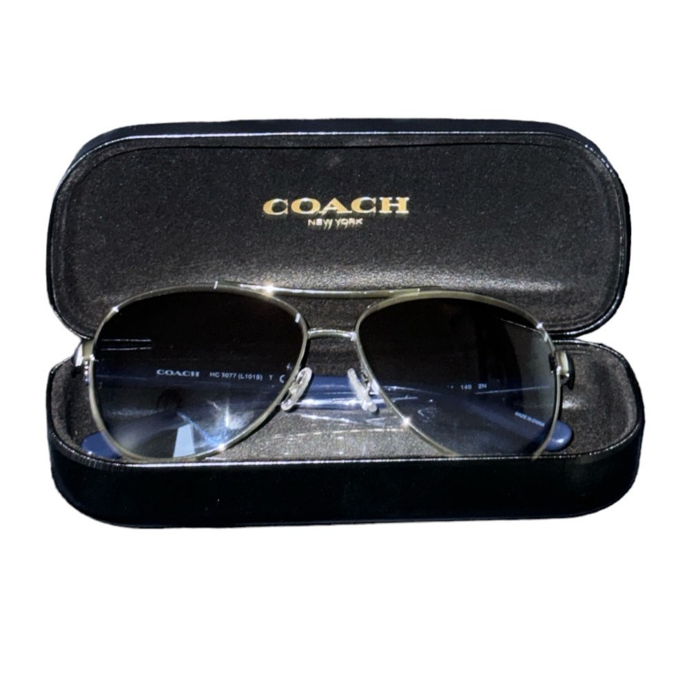 NWOT Coach Horse And Carriage Pilot Sunglasses and case with authentic cloth!